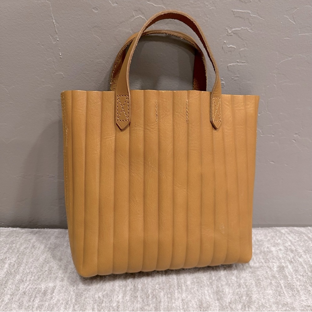 NWT! Madewell The Mini Transport Crossbody: Bubble Pleat Edition in Golden Oak - Picture 6 of 14